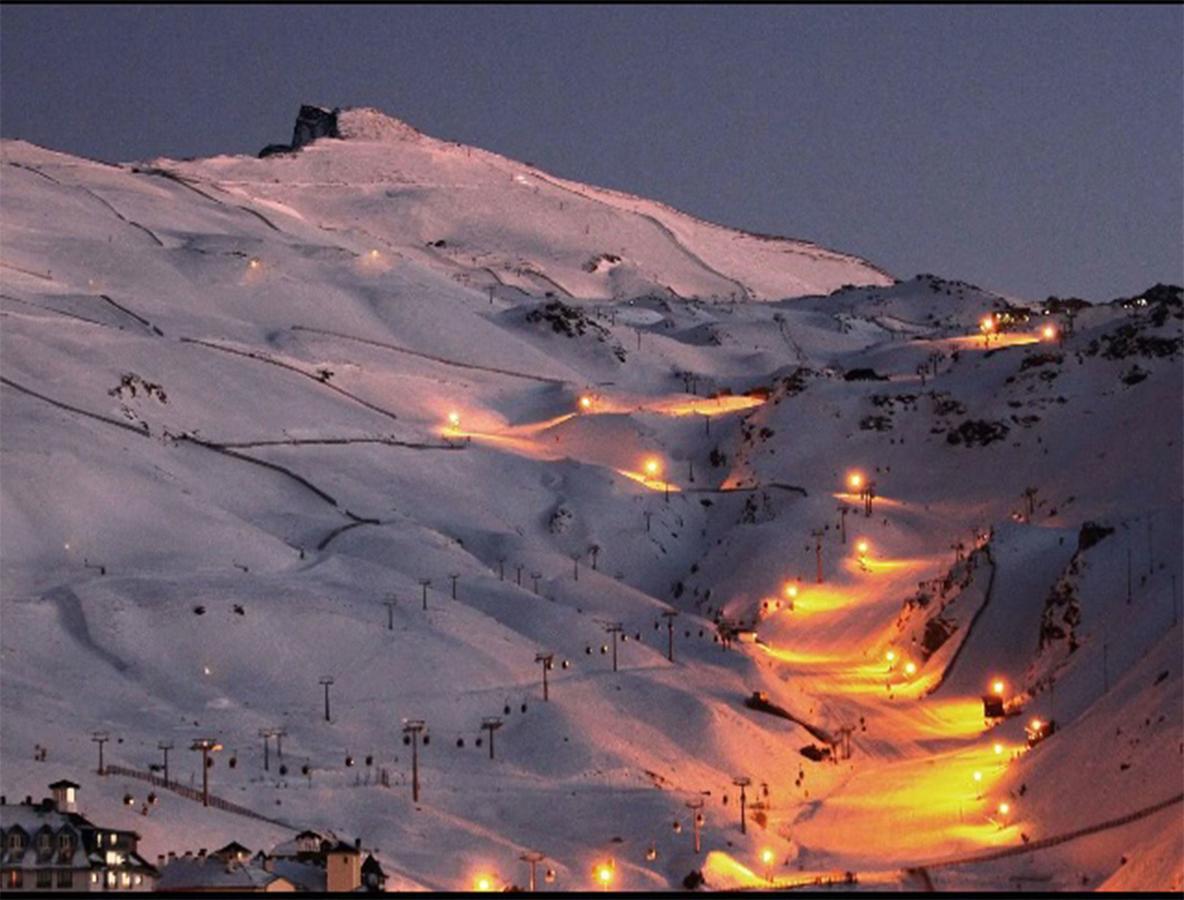 TODOSIERRANEVADA ZONA BAJA - EDIFICIO ATLAS - VISTAS A LA MONTANA - Junto a los Telecabinas Serra Nevada Exterior foto